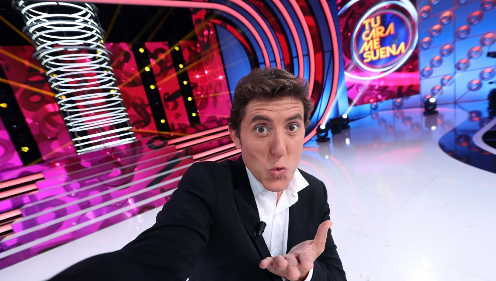 Manel Fuentes se hace un selfie para 'Tu cara me suena'