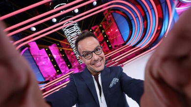 El 'Tu pose me suena' de Àngel Llàcer imitando posados de Cristiano, Bisbal y Velencoso