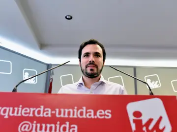 El coordinador federal de IU, Alberto Garzón, durante una rueda de prensa. El coordinador federal de IU, Alberto Garzón, durante una rueda de prensa.