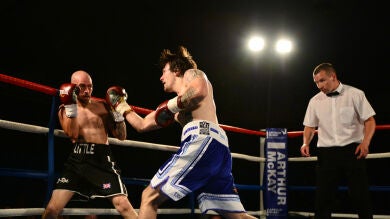 Un joven boxeador muere en Escocia tras resultar herido en un combate