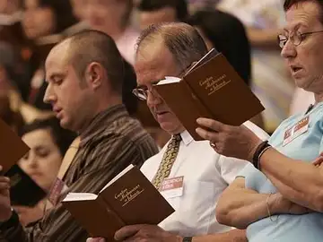 Testigos de Jehová en una de sus asambleas Testigos de Jehová en una de sus asambleas