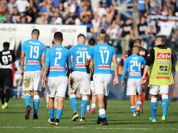 Los jugadores del Nápoles se marchan cabizbajos tras perder ante el Atalanta Los jugadores del Nápoles se marchan cabizbajos tras perder ante el Atalanta