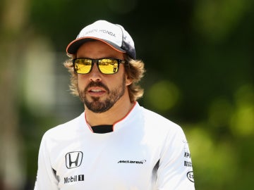 Alonso camina por Sepang