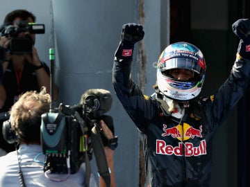 Ricciardo celebra su victoria