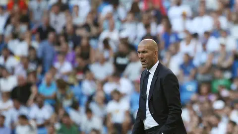 Zidane, en la banda del Bernabéu Zidane, en la banda del Bernabéu