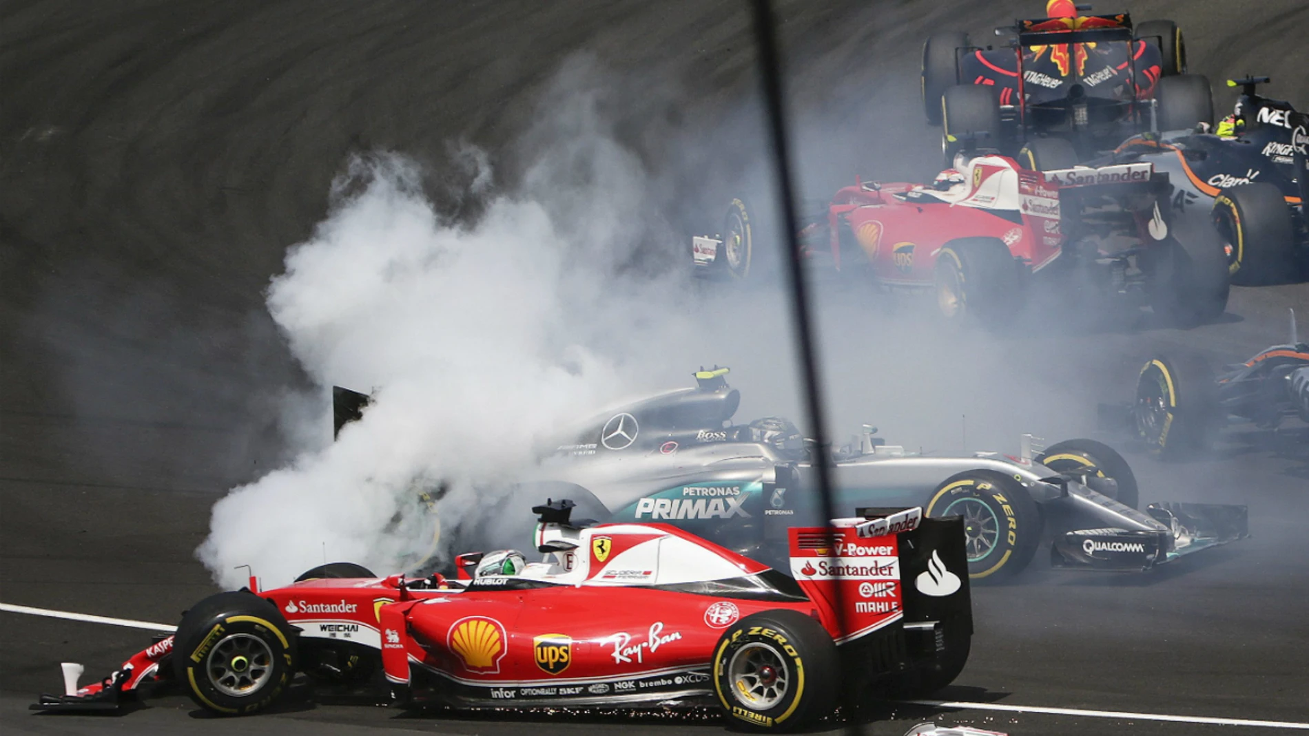 Vettel toca a Rosberg en Sepang