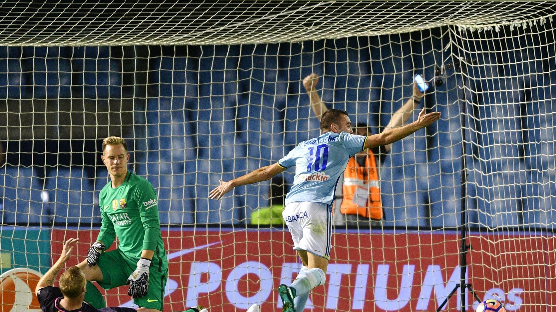 Aspas celebra un gol ante Ter Stegen