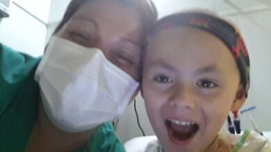 Realizan el trasplante de médula ósea a Jaime, el niño de cinco años con leucemia