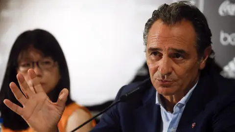 Cesare Prandelli, en su presentación como técnico del Valencia Cesare Prandelli, en su presentación como técnico del Valencia