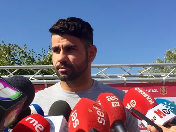 Diego Costa atiende a los medios Diego Costa atiende a los medios