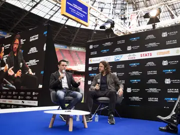 Xavi Hernández ve favorito a Cristiano en la lucha por el Balón de Oro Xavi Hernández ve favorito a Cristiano en la lucha por el Balón de Oro