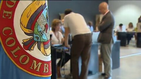 Frame 20.983705 de: Los colombianos residentes en Espa&ntilde;a dicen que est&aacute;n "decepcionados" con el resultado