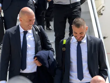 Zidane bromea con Benzema durante la temporada pasada Zidane bromea con Benzema durante la temporada pasada