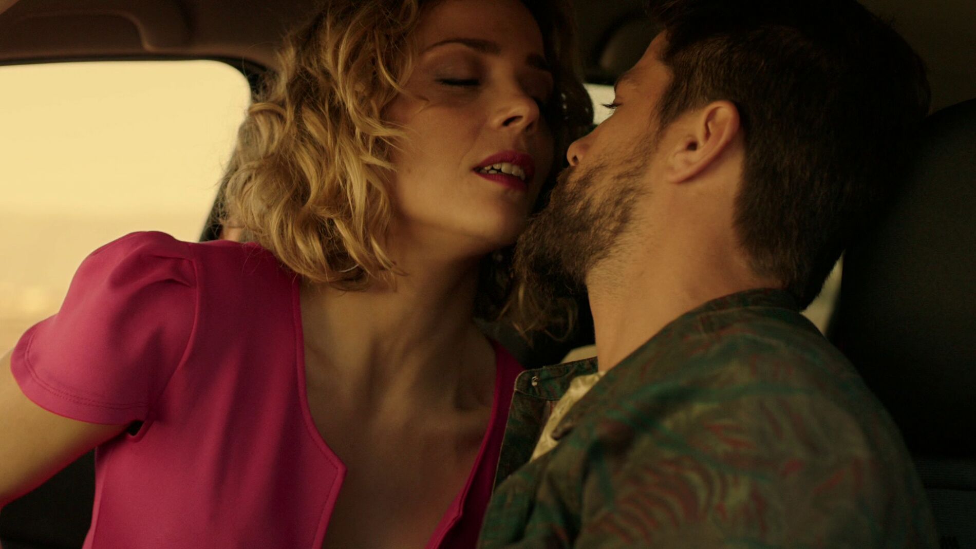 Paula y Salva en el coche