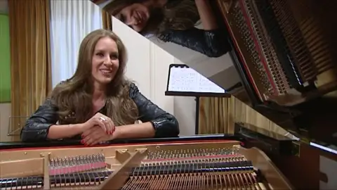 Frame 46.976747 de: María Toledo presenta su nuevo disco Frame 46.976747 de: María Toledo presenta su nuevo disco