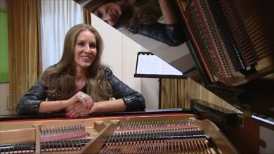 María Toledo, la primera flamenca que canta acompañandose a sí misma con un piano