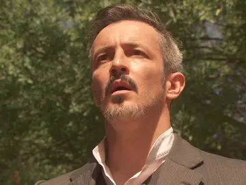 Rosario no se aleja de la tumba de Mariana Castañeda Rosario no se aleja de la tumba de Mariana Castañeda