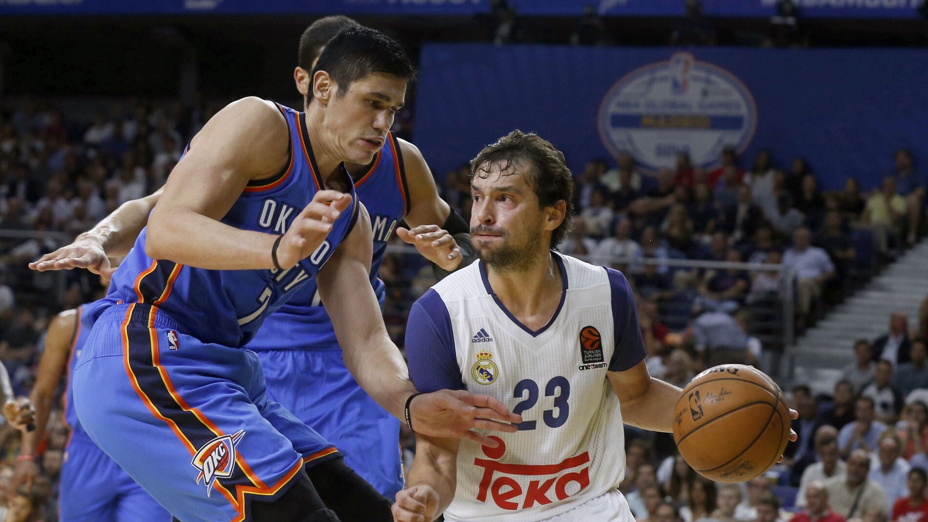 Sergio Lllull, en acci&oacute;n ante los Thunder