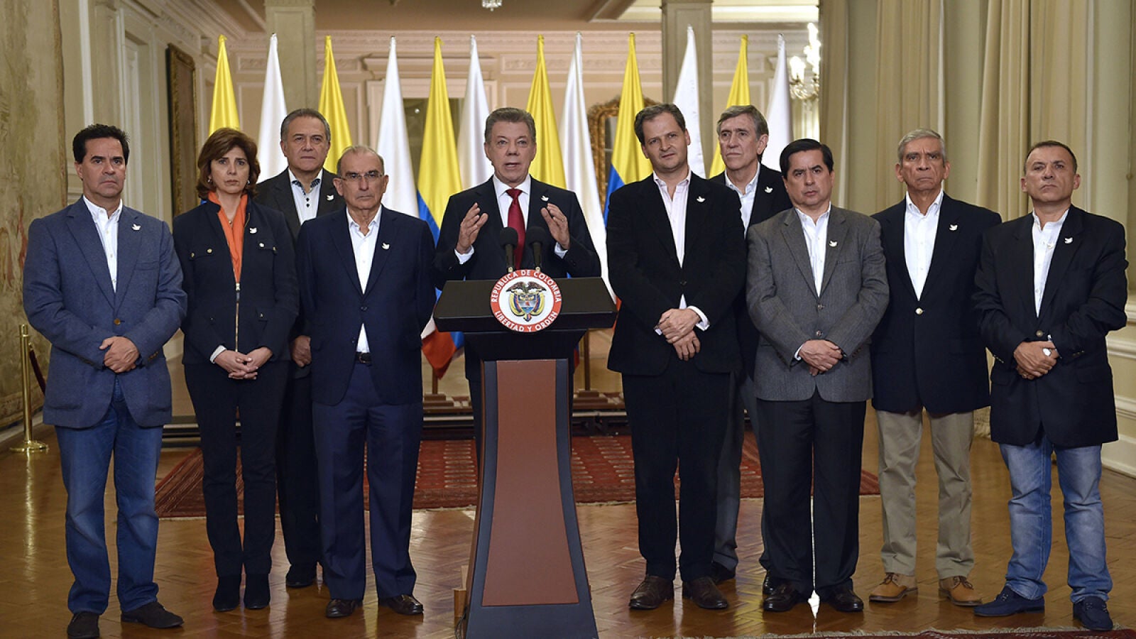 Santos pide, tras reunirse con Uribe, que todas las fuerzas políticas dejen sus 