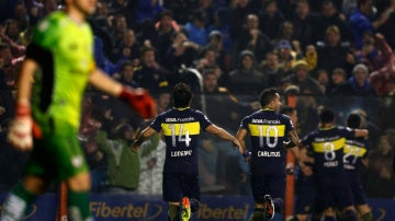 Los jugadores de Boca Juniors celebran un gol