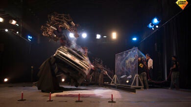 Sigourney Weaver prueba el 'brazo monstruoso' de El Hombre de Negro