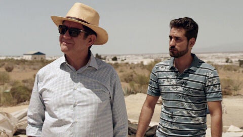 Juan Rueda y Lolo en los invernaderos