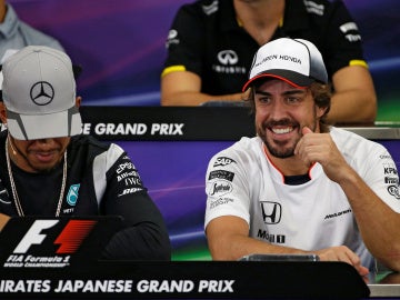 Fernando Alonso, sonriente durante la rueda de prensa
