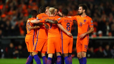Promes da la victoria a Holanda ante Bielorrusia 