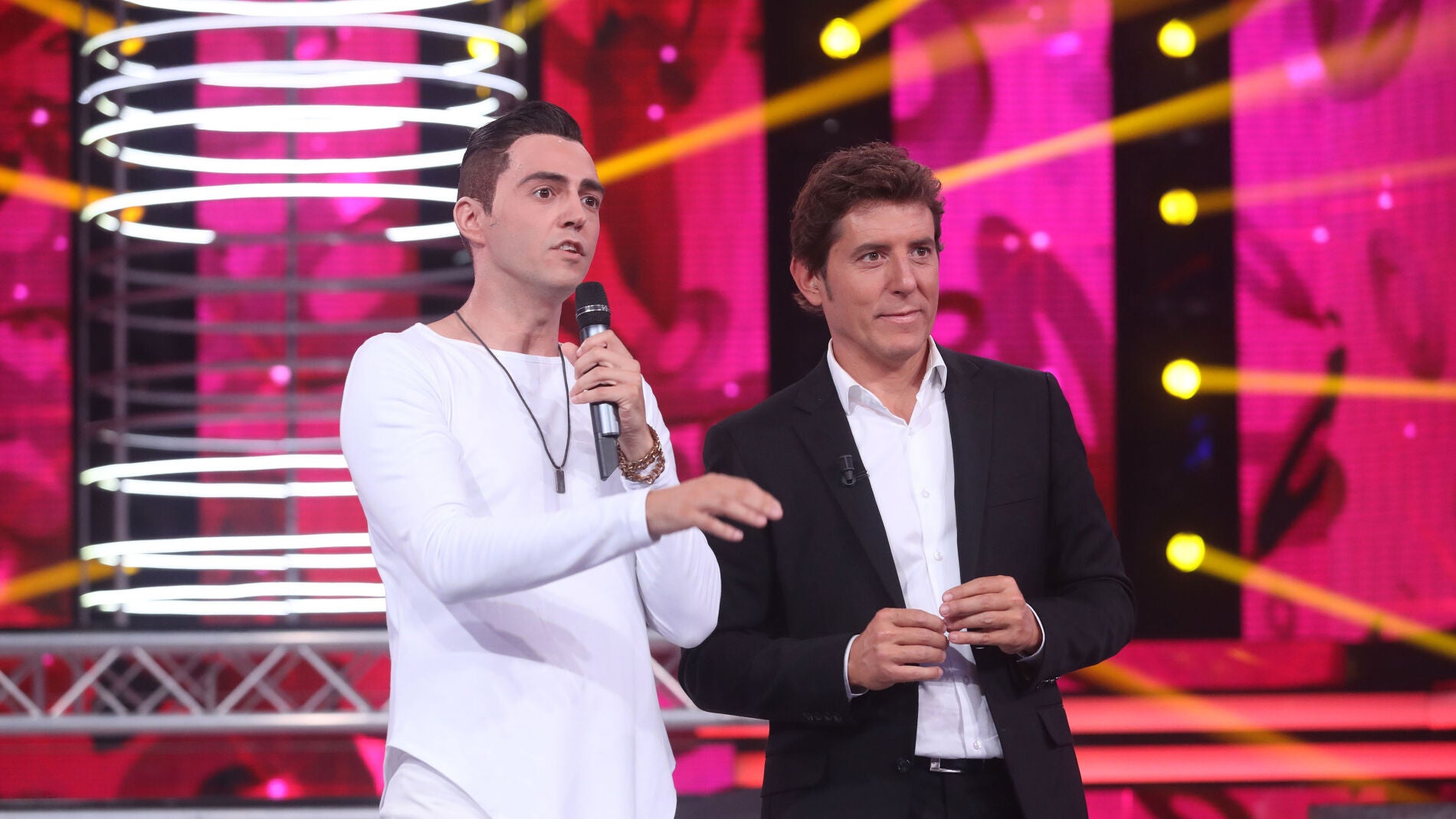 &Agrave;ngel Ll&agrave;cer valora a David Guapo