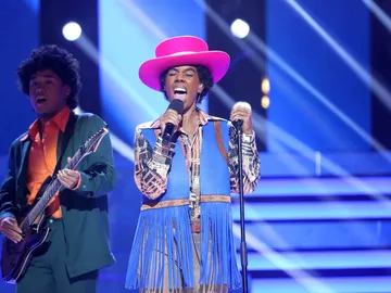 Beatriz Luengo imita a Michael Jackson con su canción "I'll be there" Beatriz Luengo imita a Michael Jackson con su canción "I'll be there"