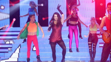 Yolanda Ramos se deja llevar por el 'Ritmo de la noche' imitando a Mystic