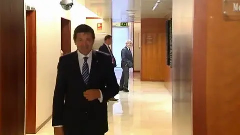 Frame 15.106891 de: Rajoy y Javier Fernández en contacto a la espera de la decisión socialista Frame 15.106891 de: Rajoy y Javier Fernández en contacto a la espera de la decisión socialista