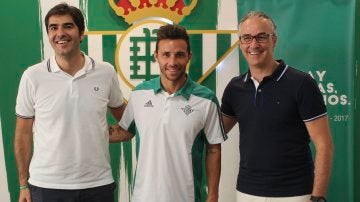 Rubén Castro renueva con el Betis hasta 2019