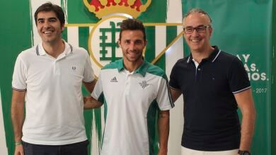Rubén Castro renueva con el Betis hasta 2019 