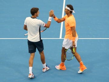 Nadal y Carreño se saludan