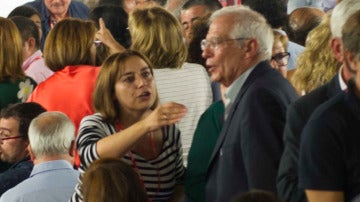 Borrell y otros socialistas en el interior del comité federal del PSOE