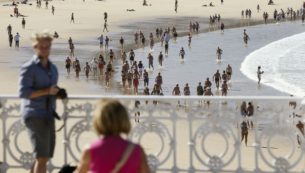 Cerrada la playa de la Concha por el avistamiento de un tiburón
