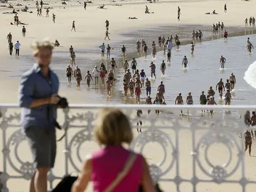 Cerrada la playa de la Concha por el avistamiento de un tiburón Cerrada la playa de la Concha por el avistamiento de un tiburón