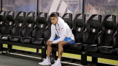 James tuvo que quedarse en el banquillo ante Paraguay