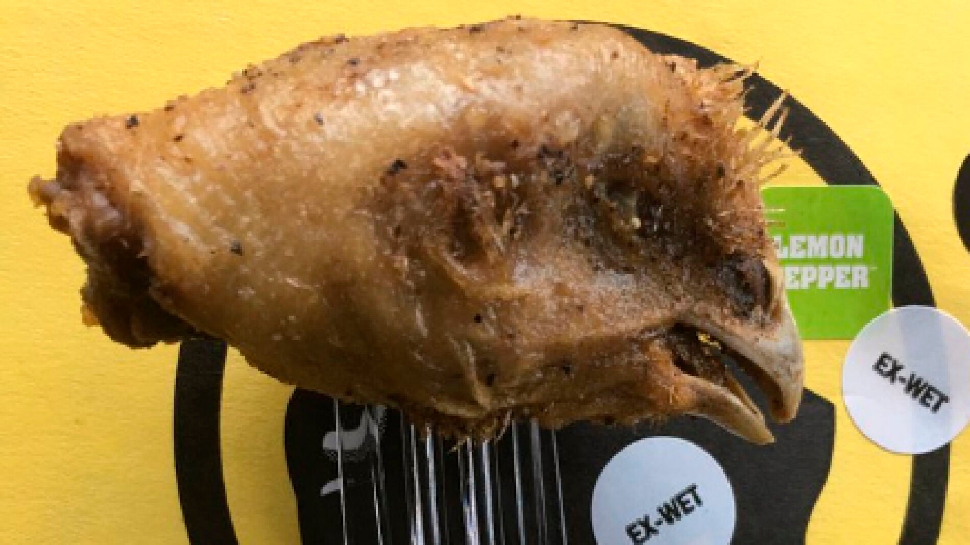 Cabeza de pollo frita