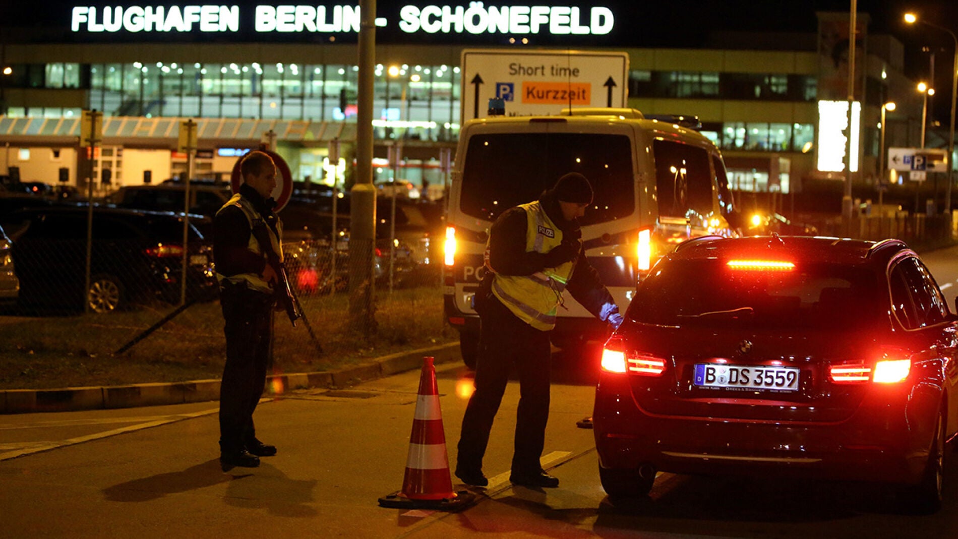 Control policial en el aeropuerto de Berl&iacute;n