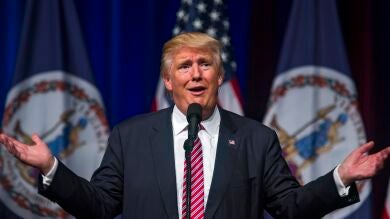Dos mujeres denuncian que Trump se sobrepasó con ellas: 