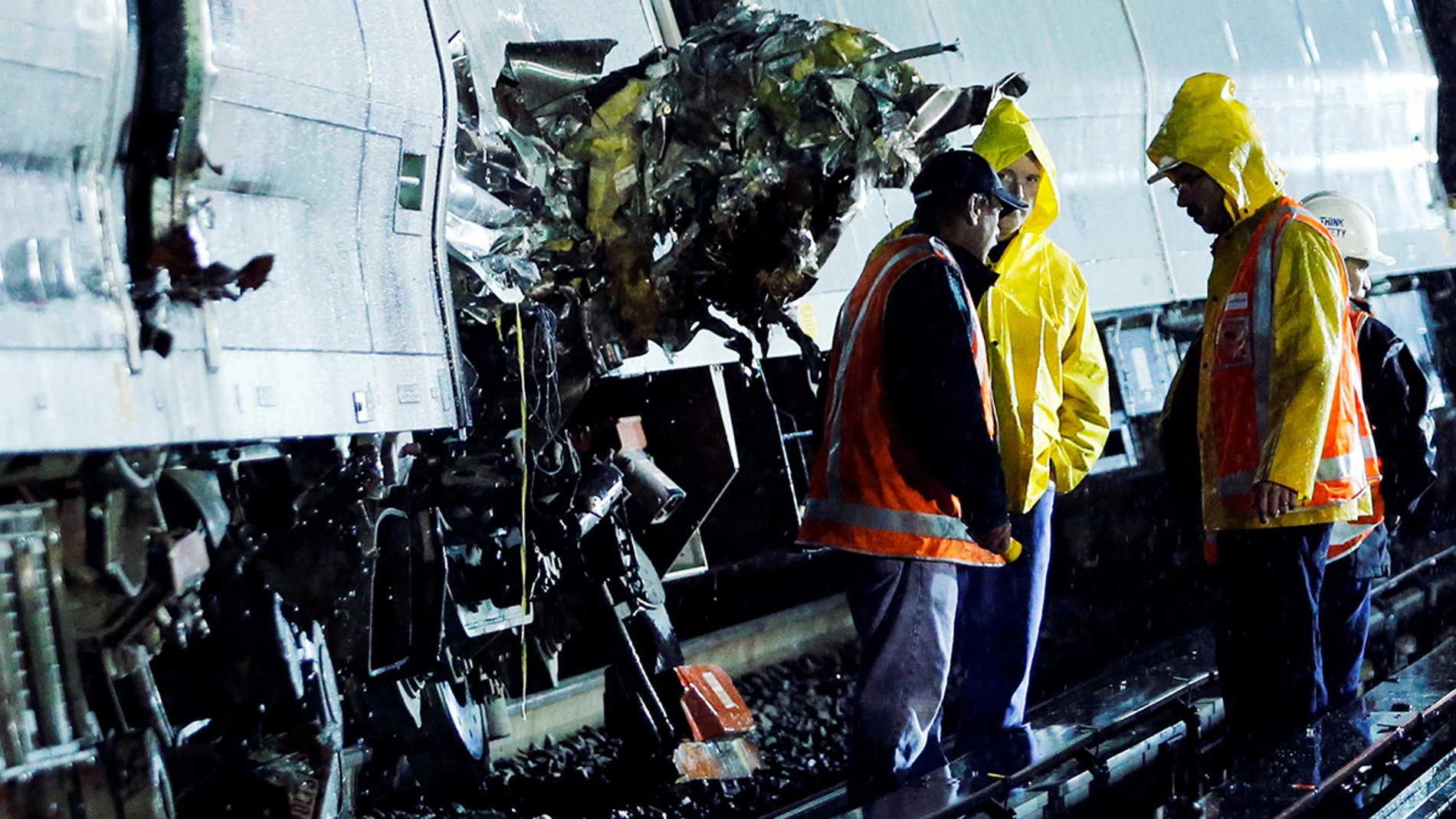 Tren descarrilado en Long Island, Nueva York Tren descarrilado en Long Island, Nueva York