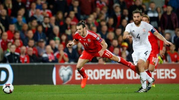 Bale cae al suelo ante la defensa de Georgia