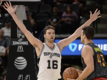 Pau Gasol, en su debut con los San Antonio Spurs