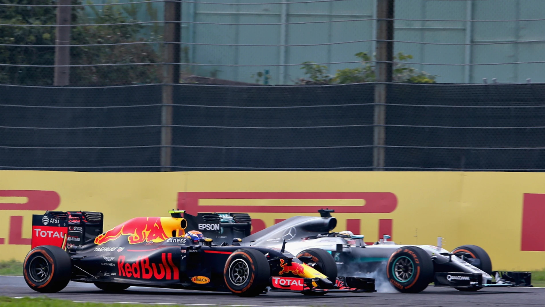 Lucha entre Verstappen y Hamilton