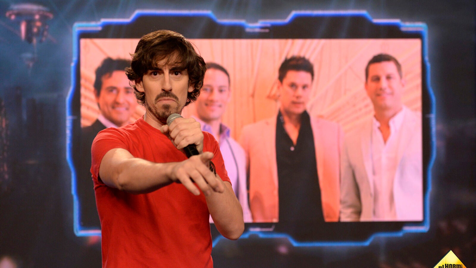 Conoce a Nacho Lozano, el cantautor capaz de cantar 'Mi gran noche' con 14 voces diferentes