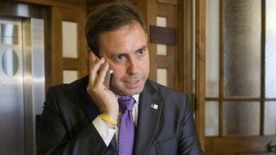 El alcalde de Jun consigue el 70% de las firmas necesarias para convocar un Congreso Extraordinario en el PSOE