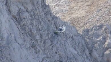Arriesgado rescate de dos montañeros atrapados en una pared vertical en los Picos de Europa