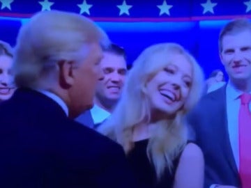 Tiffany Trump hace la cobra a su padre Tiffany Trump hace la cobra a su padre